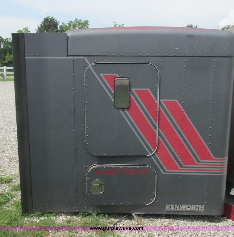 image for item J8566 Kenworth semi sleeper