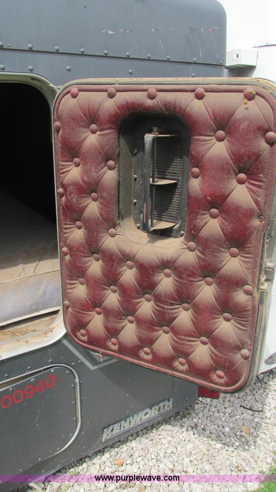 image for item J8566 Kenworth semi sleeper