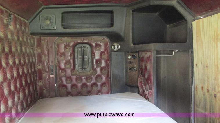 image for item J8566 Kenworth semi sleeper