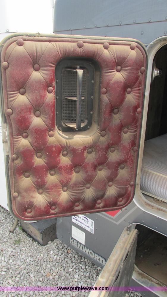 image for item J8566 Kenworth semi sleeper