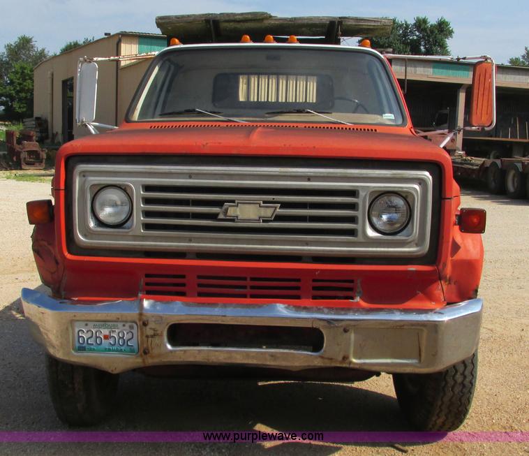 image for item J8568 1979 Chevrolet C70 flatbed truck