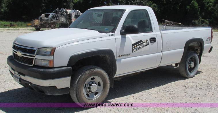 image for item J8571 2006 Chevrolet Silverado 2500HD pickup truck