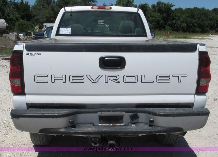 image for item J8571 2006 Chevrolet Silverado 2500HD pickup truck