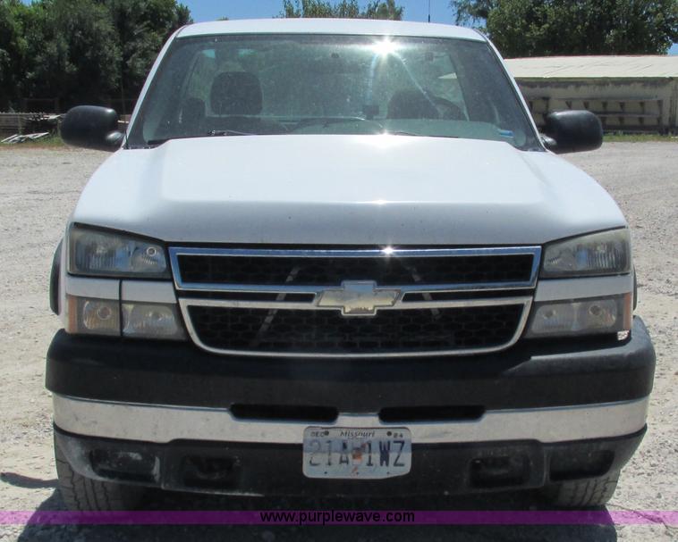 image for item J8571 2006 Chevrolet Silverado 2500HD pickup truck