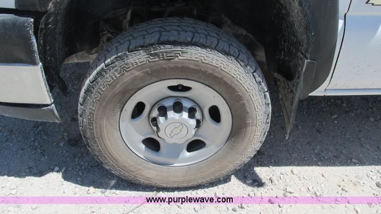 image for item J8571 2006 Chevrolet Silverado 2500HD pickup truck