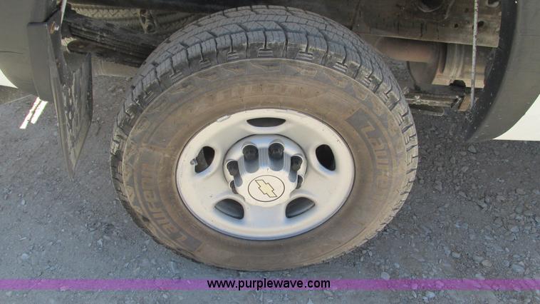 image for item J8571 2006 Chevrolet Silverado 2500HD pickup truck