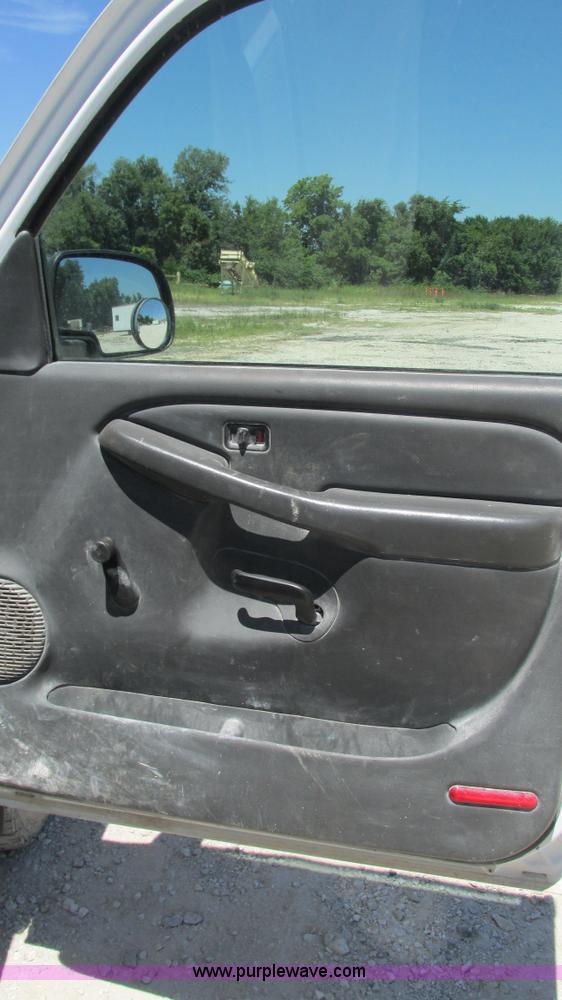 image for item J8571 2006 Chevrolet Silverado 2500HD pickup truck