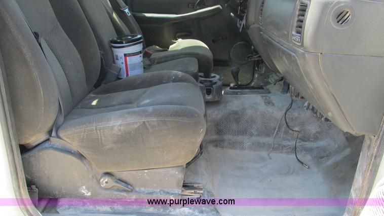 image for item J8571 2006 Chevrolet Silverado 2500HD pickup truck