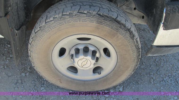 image for item J8571 2006 Chevrolet Silverado 2500HD pickup truck