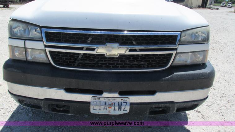 image for item J8571 2006 Chevrolet Silverado 2500HD pickup truck