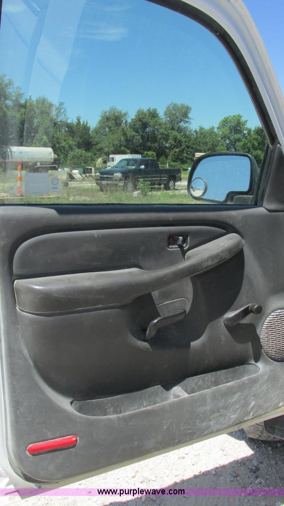 image for item J8571 2006 Chevrolet Silverado 2500HD pickup truck