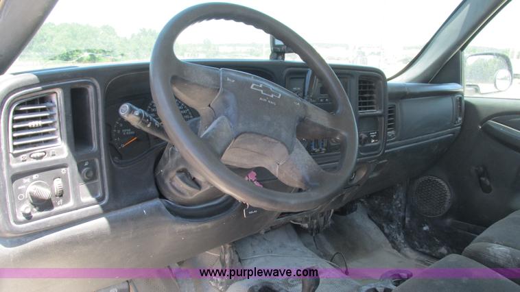 image for item J8571 2006 Chevrolet Silverado 2500HD pickup truck