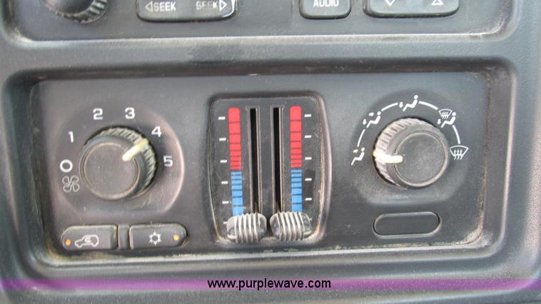 image for item J8571 2006 Chevrolet Silverado 2500HD pickup truck