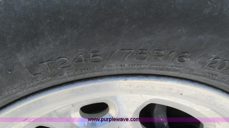 image for item J8572 2005 Chevrolet Silverado 2500HD Ext. Cab pickup truck