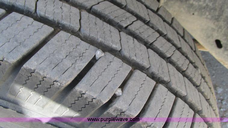 image for item J8572 2005 Chevrolet Silverado 2500HD Ext. Cab pickup truck