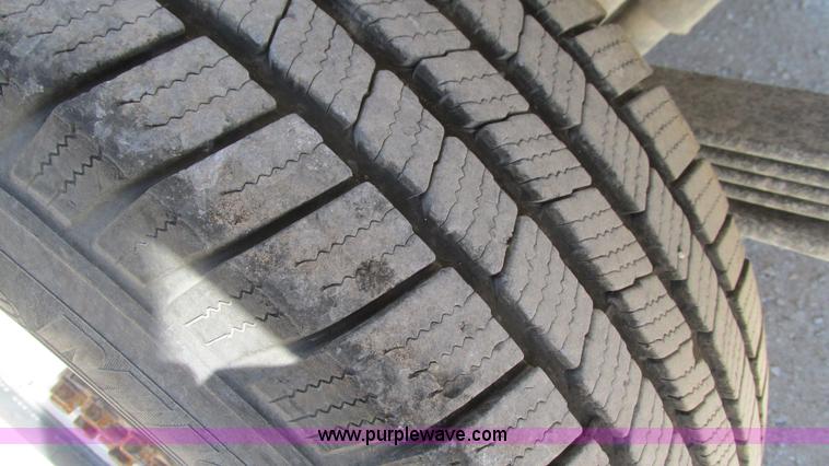 image for item J8572 2005 Chevrolet Silverado 2500HD Ext. Cab pickup truck