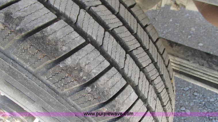 image for item J8572 2005 Chevrolet Silverado 2500HD Ext. Cab pickup truck