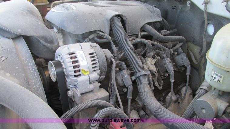 image for item J8572 2005 Chevrolet Silverado 2500HD Ext. Cab pickup truck