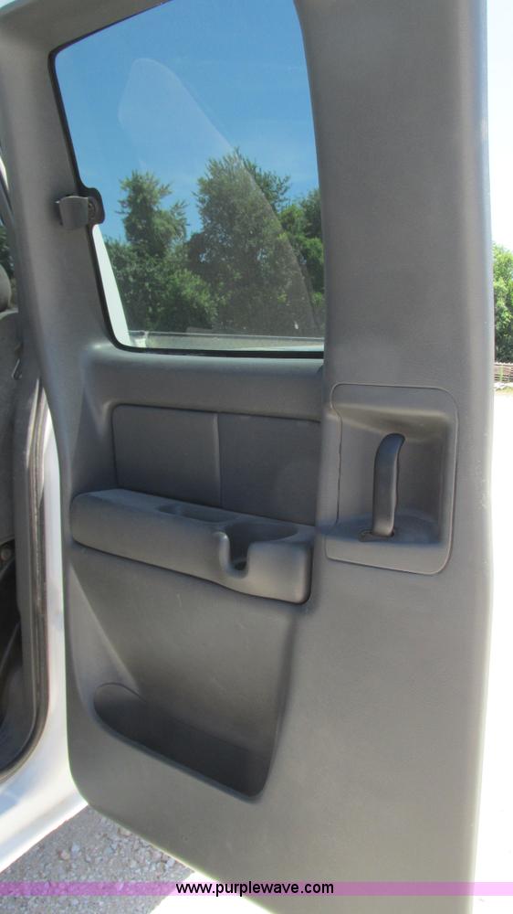 image for item J8572 2005 Chevrolet Silverado 2500HD Ext. Cab pickup truck