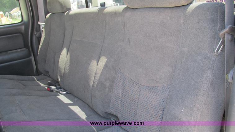 image for item J8572 2005 Chevrolet Silverado 2500HD Ext. Cab pickup truck