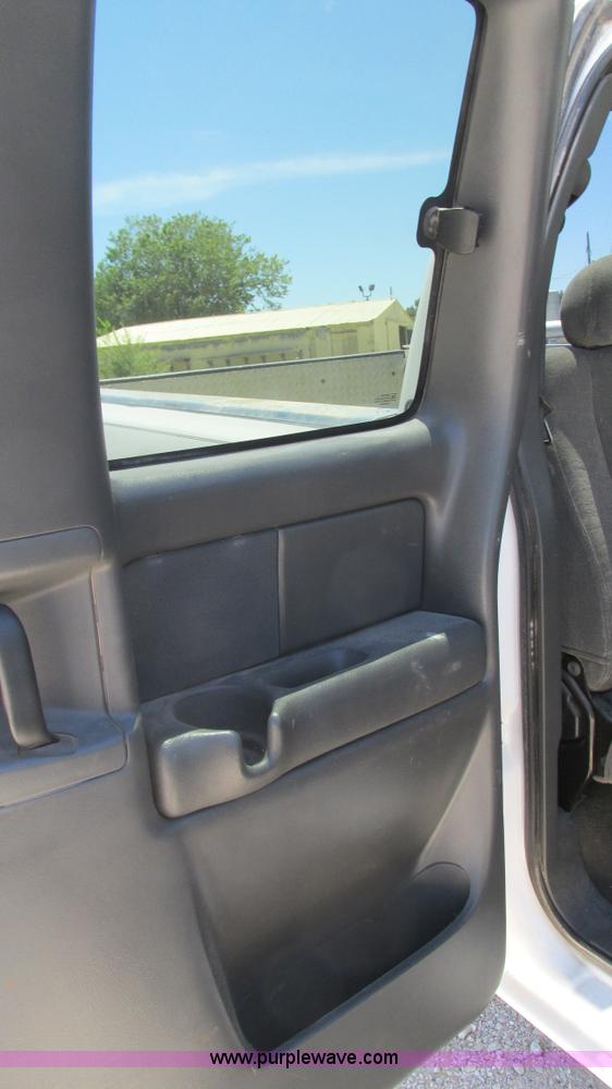 image for item J8572 2005 Chevrolet Silverado 2500HD Ext. Cab pickup truck