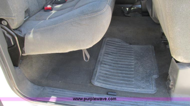 image for item J8572 2005 Chevrolet Silverado 2500HD Ext. Cab pickup truck