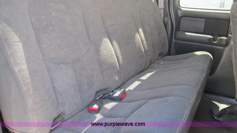 image for item J8572 2005 Chevrolet Silverado 2500HD Ext. Cab pickup truck