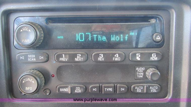 image for item J8572 2005 Chevrolet Silverado 2500HD Ext. Cab pickup truck