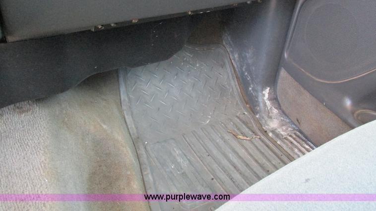 image for item J8572 2005 Chevrolet Silverado 2500HD Ext. Cab pickup truck