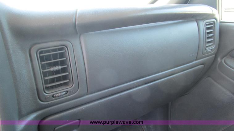 image for item J8572 2005 Chevrolet Silverado 2500HD Ext. Cab pickup truck