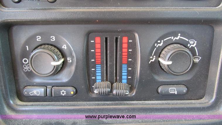 image for item J8572 2005 Chevrolet Silverado 2500HD Ext. Cab pickup truck