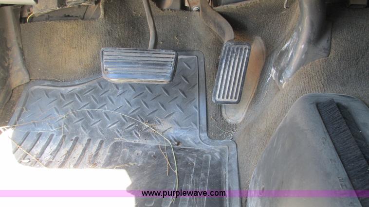 image for item J8572 2005 Chevrolet Silverado 2500HD Ext. Cab pickup truck