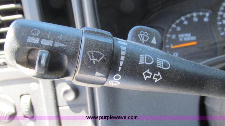 image for item J8572 2005 Chevrolet Silverado 2500HD Ext. Cab pickup truck