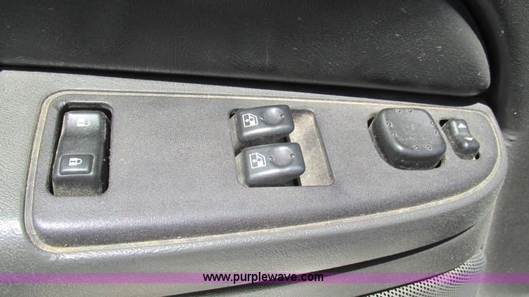 image for item J8572 2005 Chevrolet Silverado 2500HD Ext. Cab pickup truck