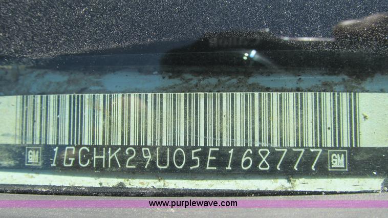 image for item J8572 2005 Chevrolet Silverado 2500HD Ext. Cab pickup truck