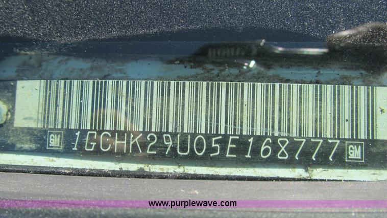 image for item J8572 2005 Chevrolet Silverado 2500HD Ext. Cab pickup truck