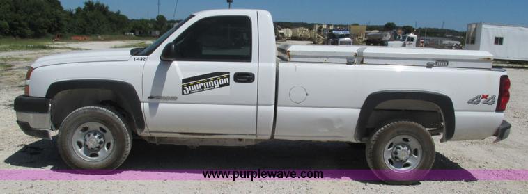 image for item J8573 2006 Chevrolet Silverado 2500HD pickup truck