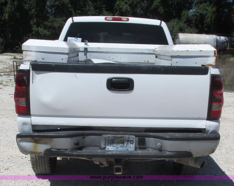 image for item J8573 2006 Chevrolet Silverado 2500HD pickup truck