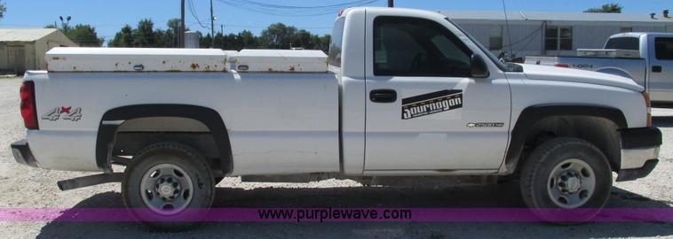 image for item J8573 2006 Chevrolet Silverado 2500HD pickup truck