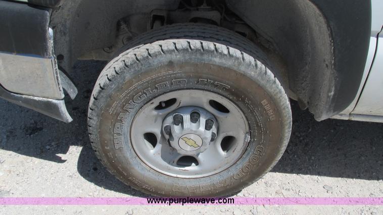 image for item J8573 2006 Chevrolet Silverado 2500HD pickup truck