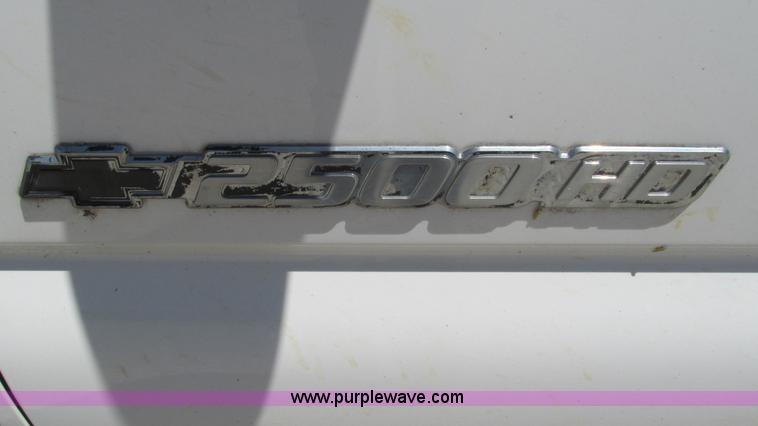 image for item J8573 2006 Chevrolet Silverado 2500HD pickup truck
