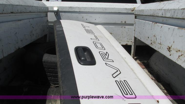 image for item J8573 2006 Chevrolet Silverado 2500HD pickup truck