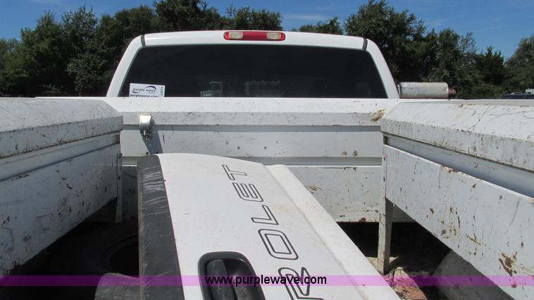 image for item J8573 2006 Chevrolet Silverado 2500HD pickup truck