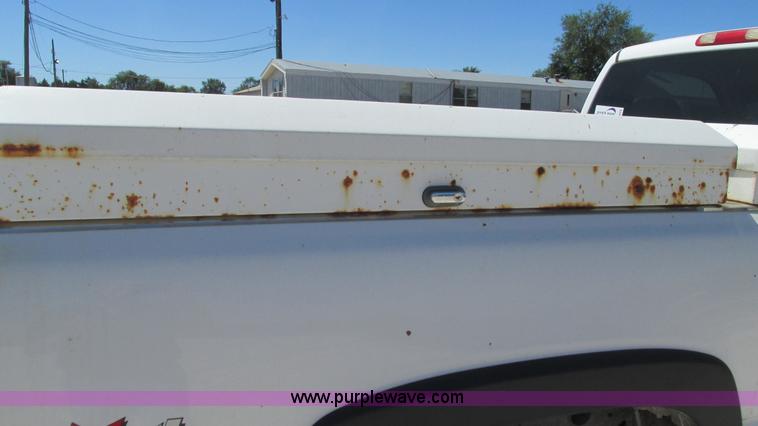 image for item J8573 2006 Chevrolet Silverado 2500HD pickup truck