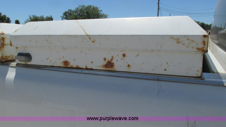 image for item J8573 2006 Chevrolet Silverado 2500HD pickup truck