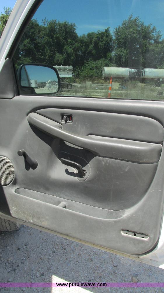 image for item J8573 2006 Chevrolet Silverado 2500HD pickup truck