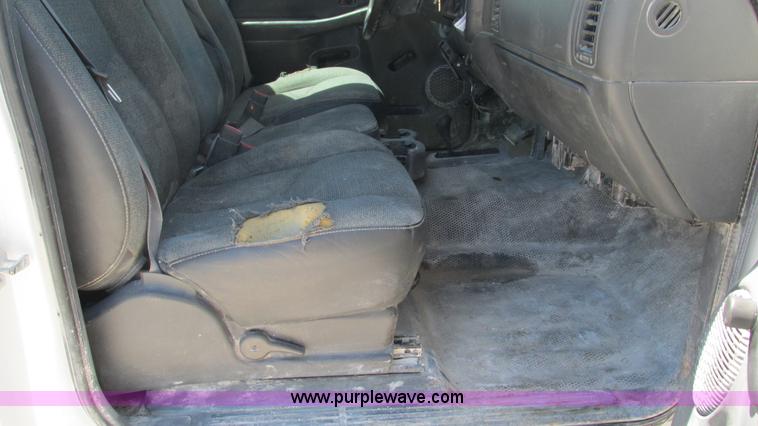 image for item J8573 2006 Chevrolet Silverado 2500HD pickup truck