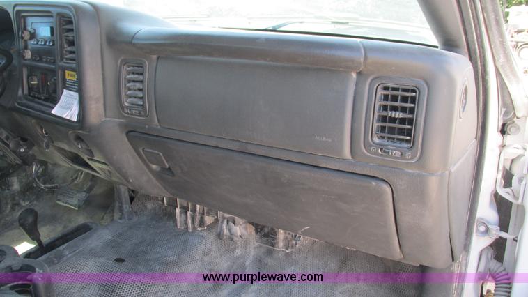 image for item J8573 2006 Chevrolet Silverado 2500HD pickup truck