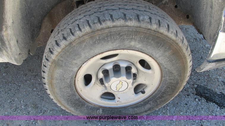 image for item J8573 2006 Chevrolet Silverado 2500HD pickup truck