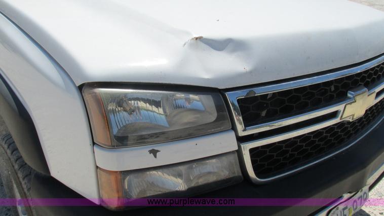image for item J8573 2006 Chevrolet Silverado 2500HD pickup truck